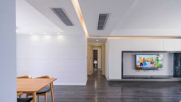 Superior-lejlighed - 3 soveværelser - byudsigt | Stue | Smart-tv