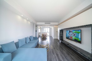 Superior Apartment, 3 Bedrooms, City View | Living room | Smart TV