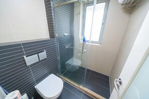 Superior Apartment, 3 Bedrooms, City View | Bathroom - Tyms Luxury 3BR 2BA APT Riverside (Shanghai)