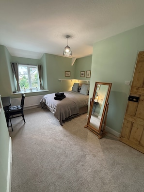 3 bedrooms, iron/ironing board, free WiFi, bed sheets - Lovely Cottage close to Otter Valley Nature reserve 2 miles from Devon beach (East Budleigh)