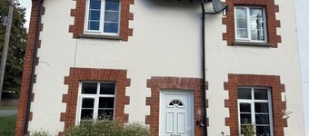Lovely Cottage close to Otter Valley Nature reserve 2 miles from Devon beach