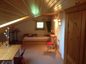 3 chambres, fer et planche à repasser, accès Internet, draps fournis