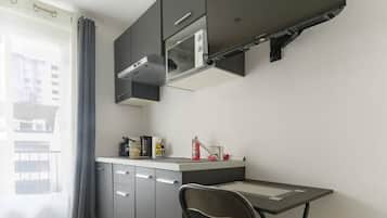 Fridge, microwave, coffee/tea maker, toaster