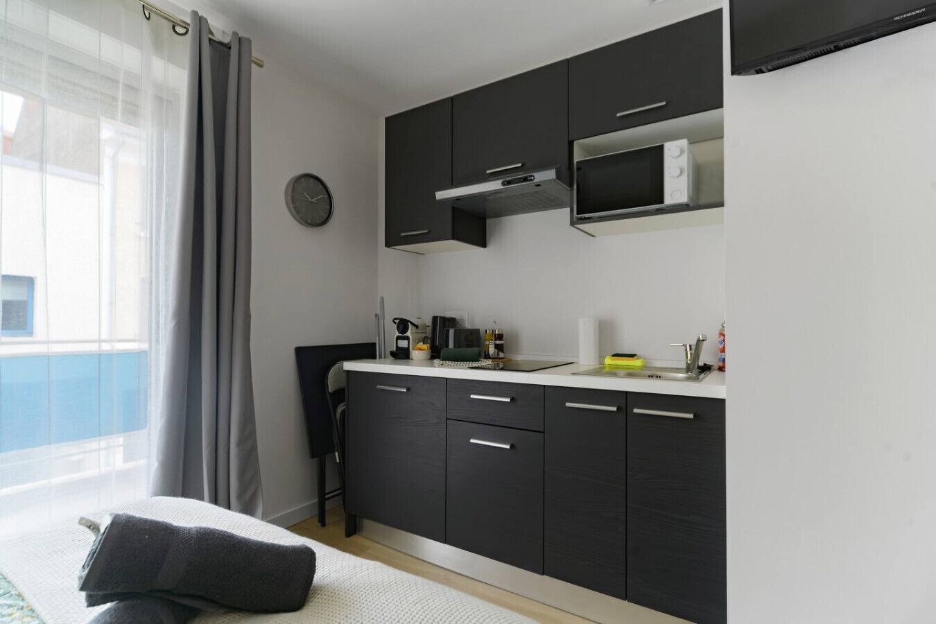 雪櫃、微波爐、咖啡機/沖茶器、多士爐