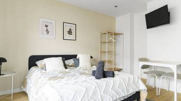 1 bedroom, iron/ironing board, free WiFi, bed sheets