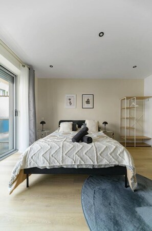 1 slaapkamer, een strijkplank/strijkijzer, gratis wifi, beddengoed