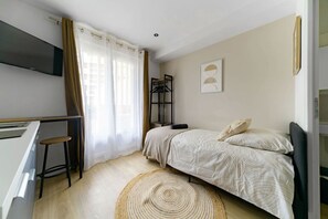 1 chambre, fer et planche à repasser, accès au Wi-Fi (inclus)