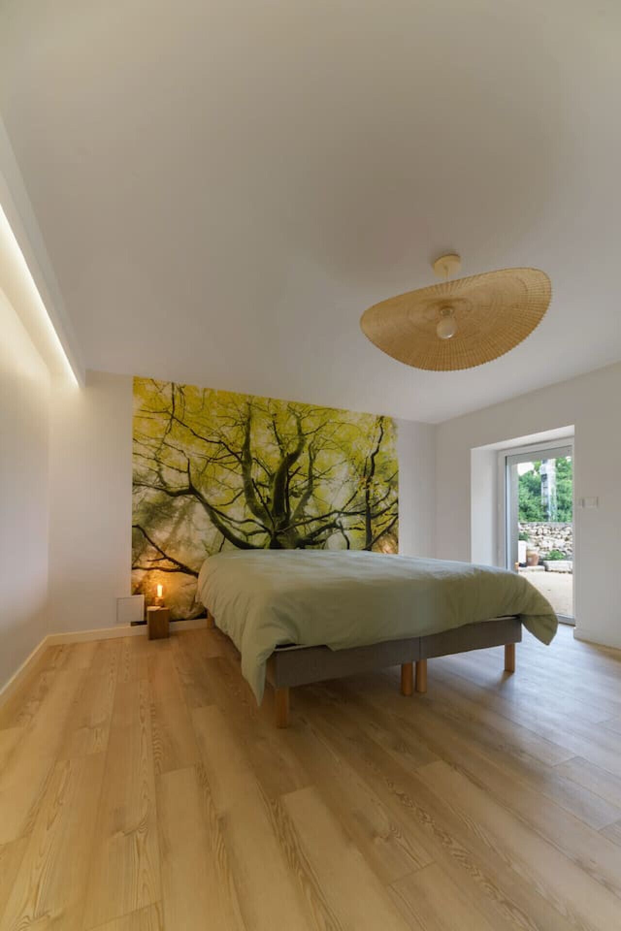 3 slaapkamers, een bureau, een strijkplank/strijkijzer, reisbedje