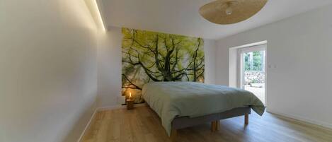 3 chambres, bureau, fer et planche Ă repasser, lit parapluie