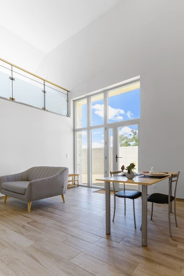 Interior - Le Petit Penaud - Air-conditioned duplex apartment in a quiet location (Saulcet)