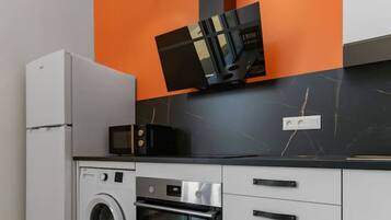 KĂŒhlschrank, Mikrowelle, Ofen, Herdplatte