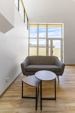 TV - Le Petit Penaud - Air-conditioned duplex apartment in a quiet location (Saulcet)