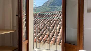 3 habitaciones, tabla de planchar con plancha, wifi y ropa de cama