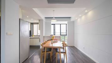 Superior Apartment, 3 Bedrooms, City View | Living room | Smart TV