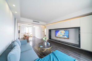Superior Apartment, 3 Bedrooms, City View | Living room | Smart TV