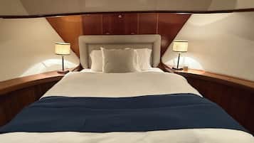 1 間睡房、房內夾萬、床單