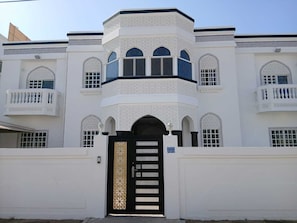 Front of property - De Sultana Villa (Muscat)