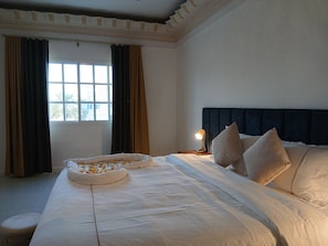 Kamer, 1 twee- of 2 eenpersoonsbedden | Luxe beddengoed, een strijkplank/strijkijzer, gratis wifi, beddengoed