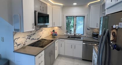 Charming 2-bedroom coastal apartment in Port Washington