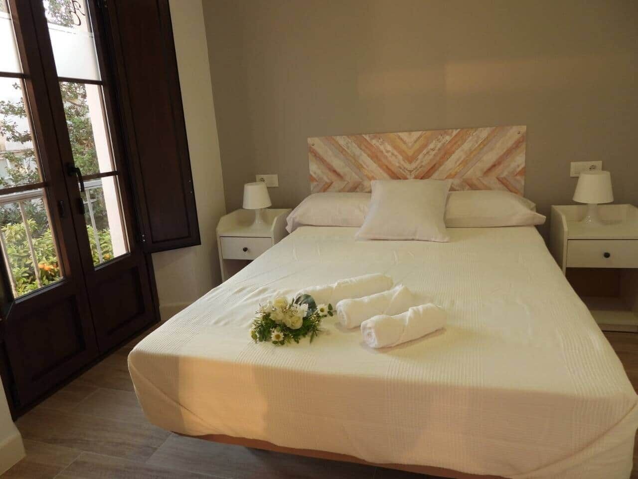 1 slaapkamer, een strijkplank/strijkijzer, wifi