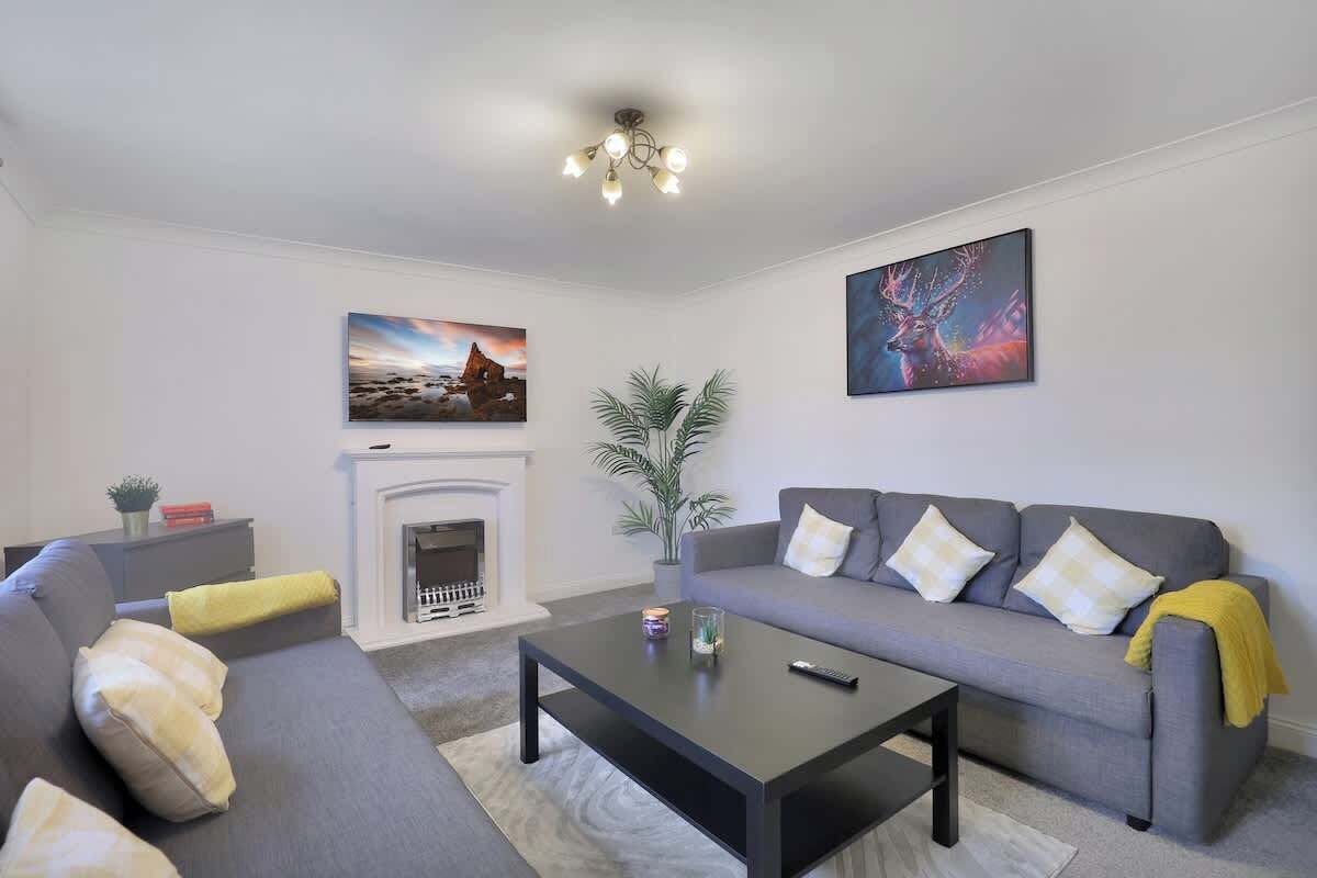 Een televisie en een kantoor