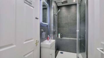 Een douche, een haardroger