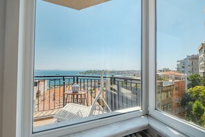 Interior - Spacious 5-Bedroom Central Istanbul Apartment with Elevator and Air Conditioning (İstanbul)