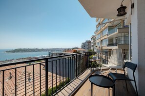 Property grounds - Spacious 5-Bedroom Central Istanbul Apartment with Elevator and Air Conditioning (İstanbul)