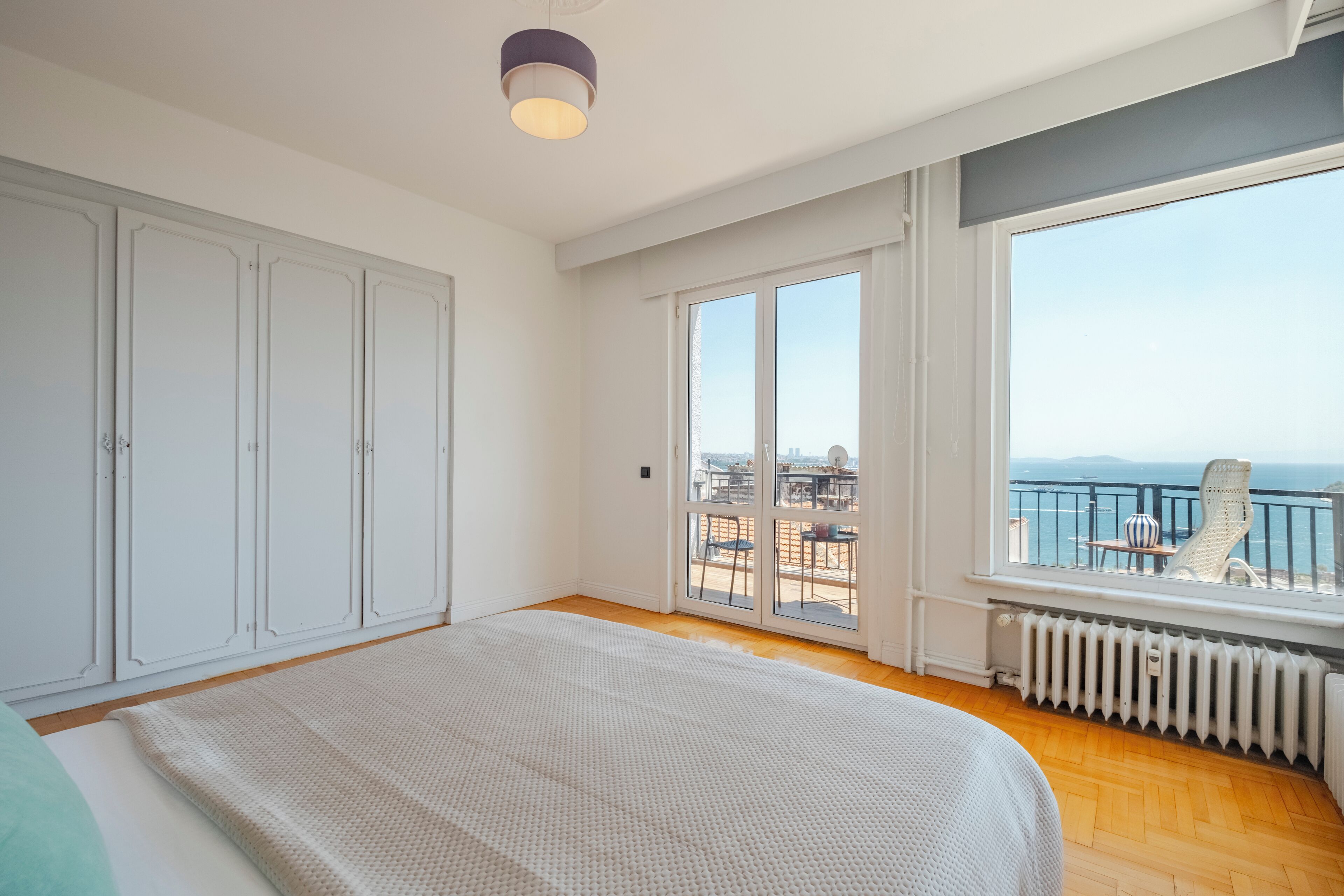 5 bedrooms, iron/ironing board, WiFi, bed sheets