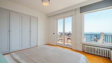 5 bedrooms, iron/ironing board, WiFi, bed sheets