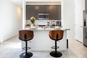 Fridge, microwave, oven, stovetop - Enchanting apartment in Tucson (Tucson)