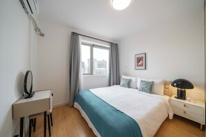 高级公寓, 2 间卧室, 城市景观 | 遮光窗帘、熨斗/熨衣板、免费 WiFi