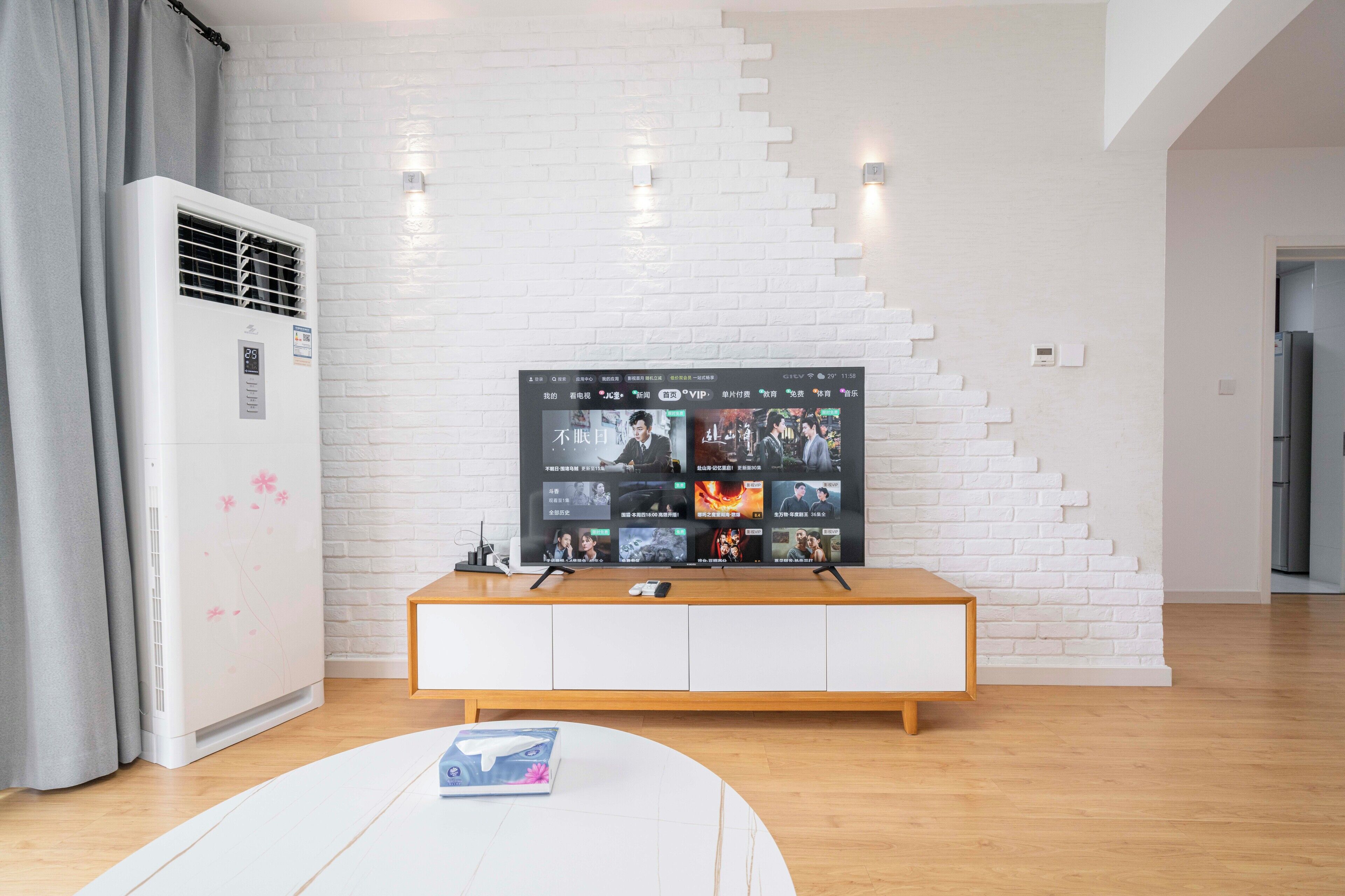 高级公寓, 2 间卧室, 城市景观 | 客厅 | 智能电视