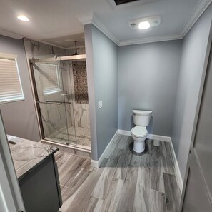 Towels, toilet paper - This charming one-bedroom home in Bay St Louis. (Bay St. Louis)