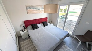 2 chambres, bureau, fer et planche à repasser, accès au Wi-Fi (inclus)