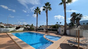 حمّام سباحة خارجي