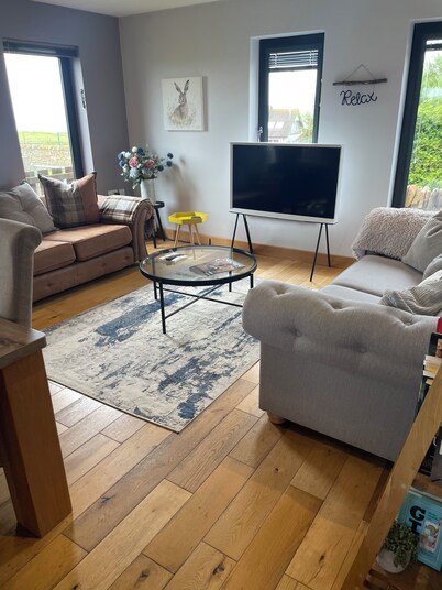 Switha- 3 bed home in Orkney, Scotland with hot tub and outstanding sea views