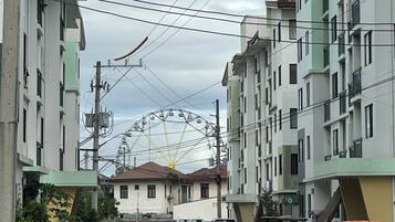 Parkplätze auf dem Gelände