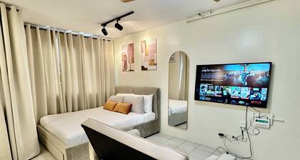 Comfy condo beside Enchanted Kingdom
