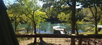 Weaver’s Trout House – Angler’s Dream with Private Dock on Little Red River
