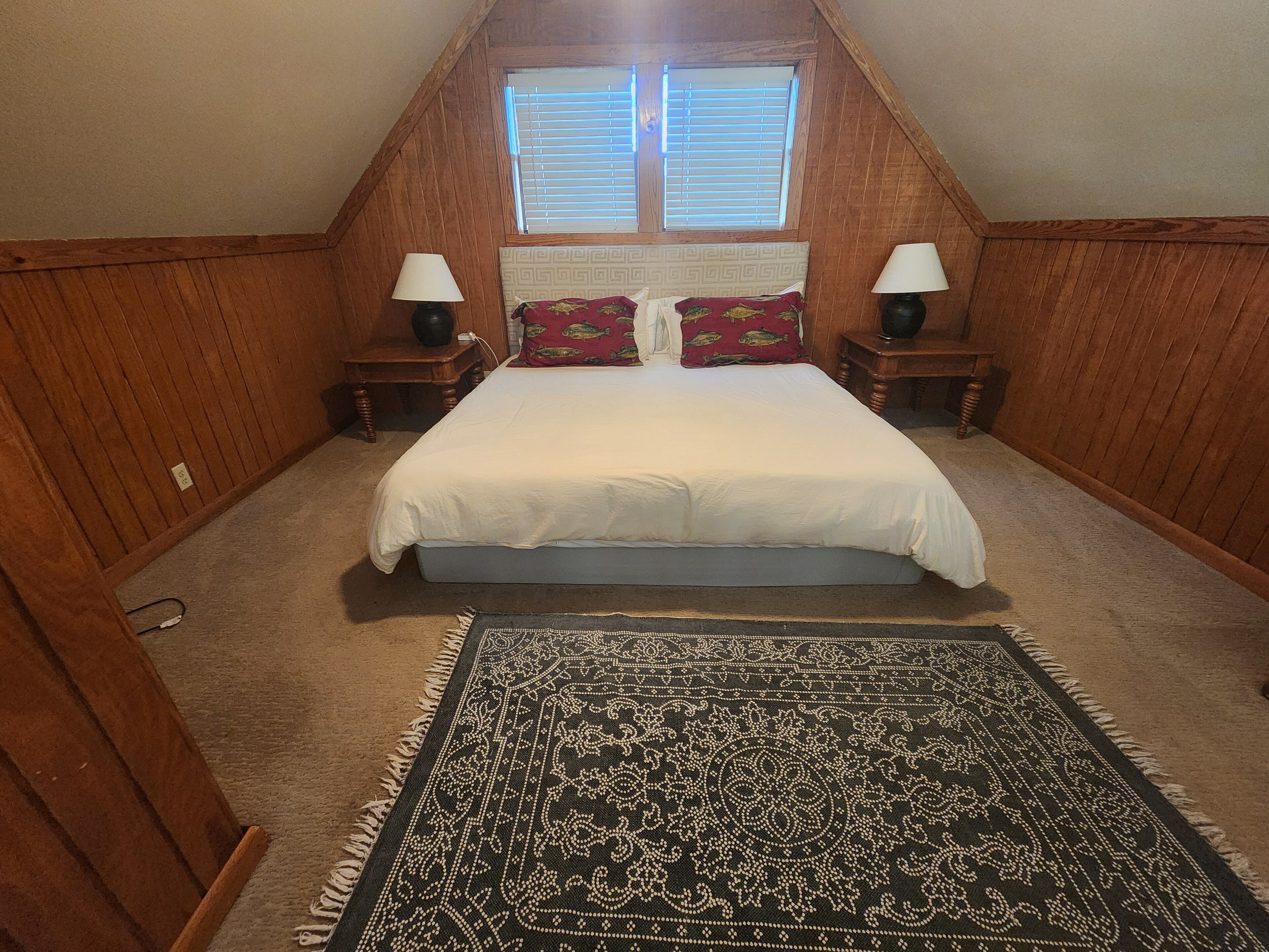 3 bedrooms, desk, travel crib, WiFi