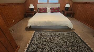 3 bedrooms, desk, travel crib, WiFi