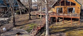 Weaver’s Trout House – Angler’s Dream with Private Dock on Little Red River