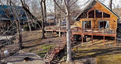 Weaver’s Trout House – Angler’s Dream with Private Dock on Little Red River