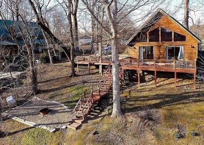 Weaver’s Trout House – Angler’s Dream with Private Dock on Little Red River