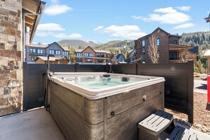 مغطس سبا خارجي