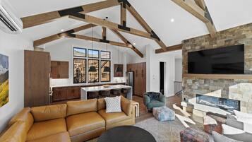 Smart-tv en een open haard