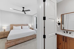 4 bedrooms, desk, free WiFi, bed sheets