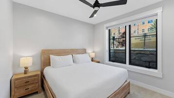 4 bedrooms, desk, free WiFi, bed sheets