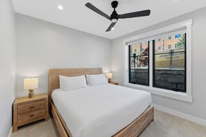 4 多间卧室、办公桌、免费 WiFi、床单